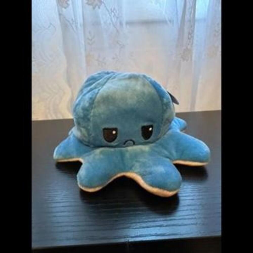 Reversible Octopus Plushie - Expressive and Cuddly Toy
